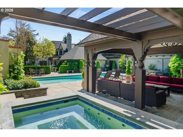 4121 Sw ARTHUR Way, Portland, OR 97221