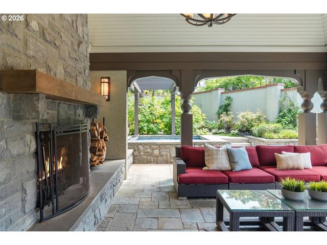 4121 Sw ARTHUR Way, Portland, OR 97221