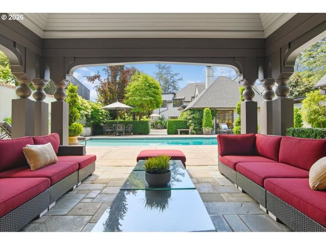 4121 Sw ARTHUR Way, Portland, OR 97221