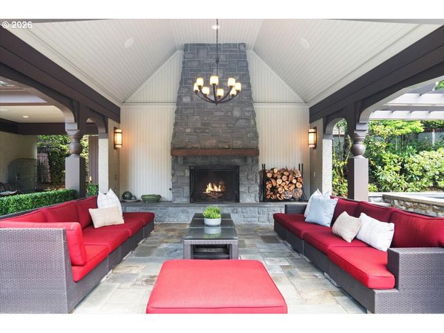 4121 Sw ARTHUR Way, Portland, OR 97221