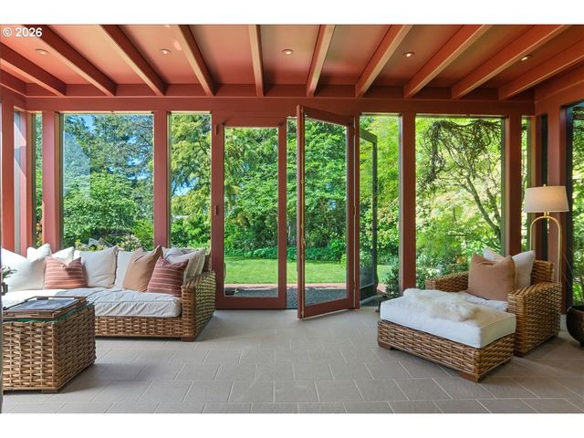 4121 Sw ARTHUR Way, Portland, OR 97221