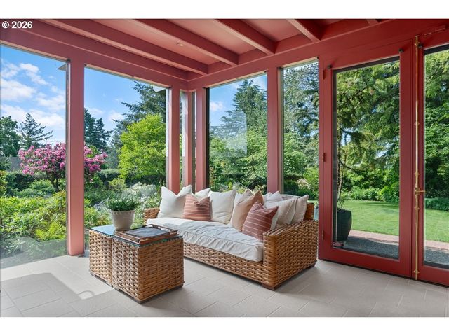 4121 Sw ARTHUR Way, Portland, OR 97221