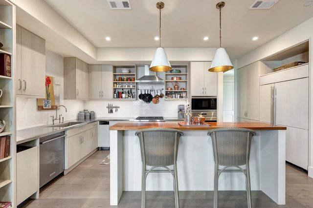 2325 Welch Street 705, Houston, TX 77019