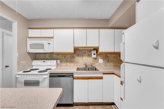 10408 N Church Drive 420, Parma Heights, OH 44130