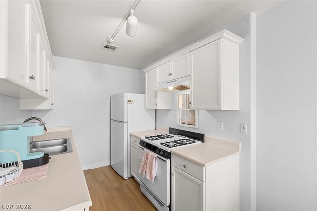 5330 East Charleston Boulevard 35, Las Vegas, NV 89142