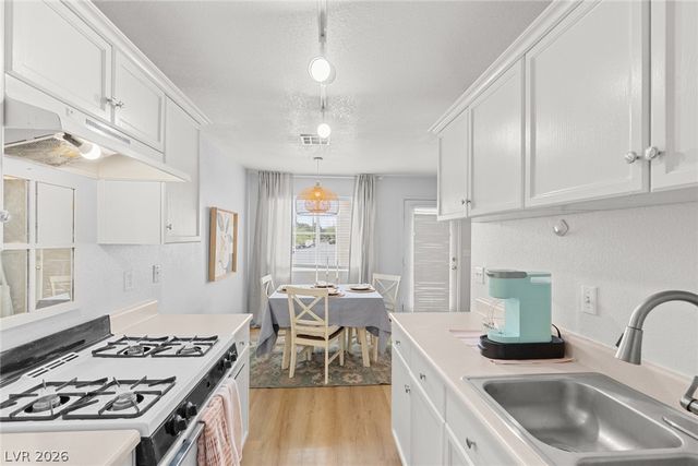 5330 East Charleston Boulevard 35, Las Vegas, NV 89142