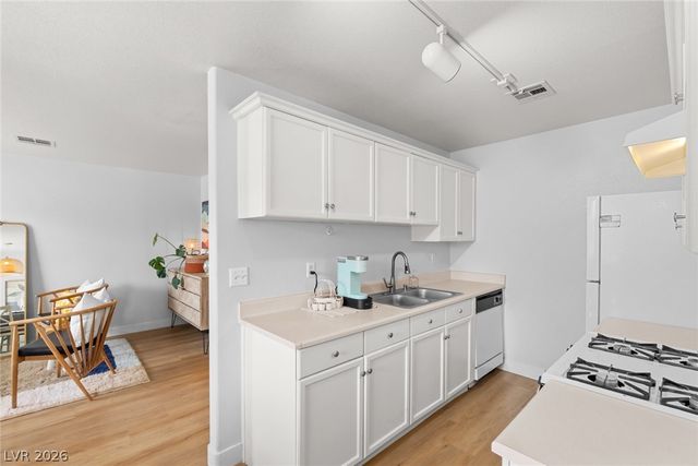 5330 East Charleston Boulevard 35, Las Vegas, NV 89142