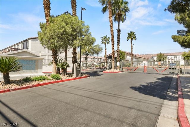 5330 East Charleston Boulevard 35, Las Vegas, NV 89142