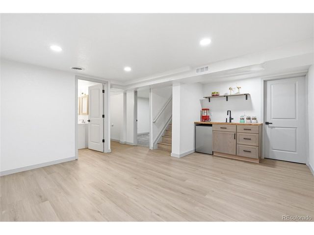 383 S Robb Way, Lakewood, CO 80226