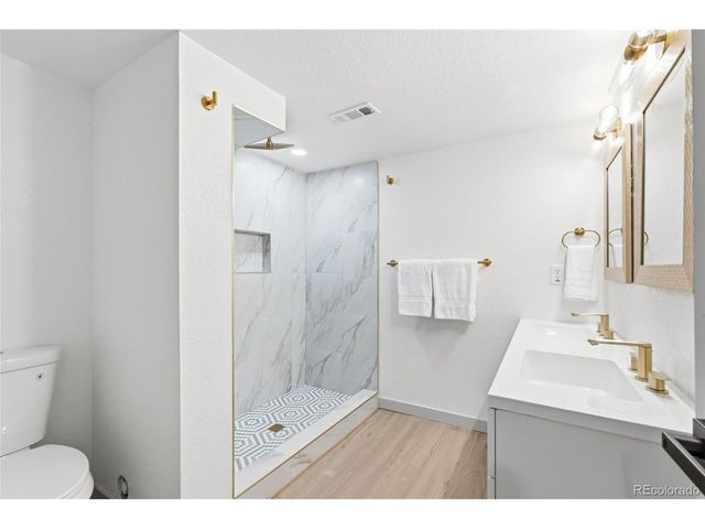 383 S Robb Way, Lakewood, CO 80226