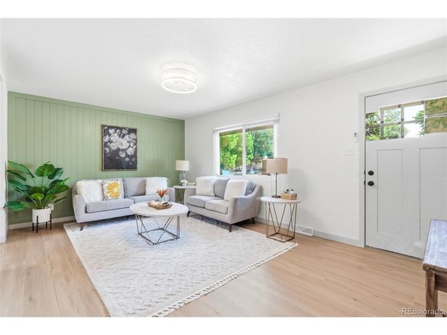 383 S Robb Way, Lakewood, CO 80226