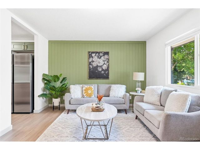 383 S Robb Way, Lakewood, CO 80226