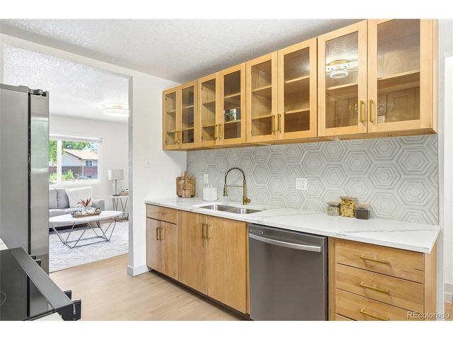 383 S Robb Way, Lakewood, CO 80226