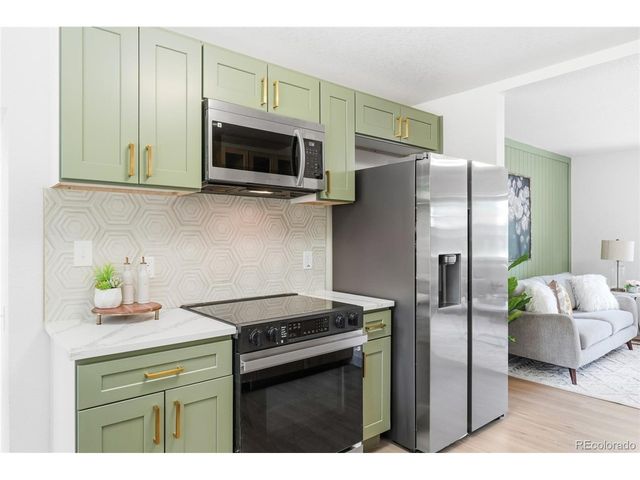 383 S Robb Way, Lakewood, CO 80226