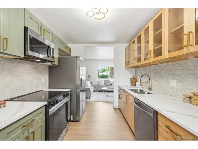 383 S Robb Way, Lakewood, CO 80226