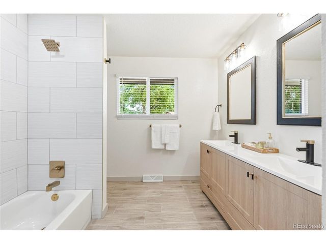 383 S Robb Way, Lakewood, CO 80226