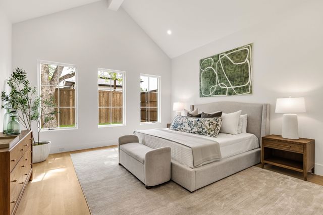 9866 Mixon Drive, Dallas, TX 75220