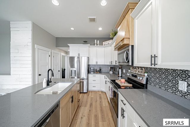 563 Waylend St, Idaho Falls, ID 83404