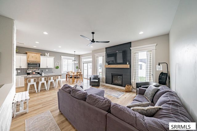 563 Waylend St, Idaho Falls, ID 83404