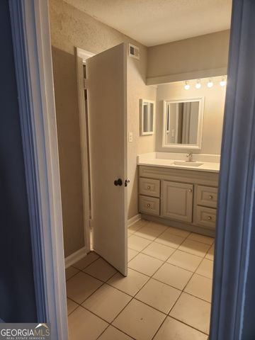 94 Rue Fontaine, Lithonia, GA 30038