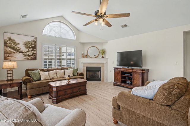 8812 Parkview Oaks Circle, Olive Branch, MS 38654