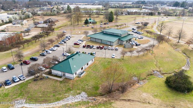 8812 Parkview Oaks Circle, Olive Branch, MS 38654