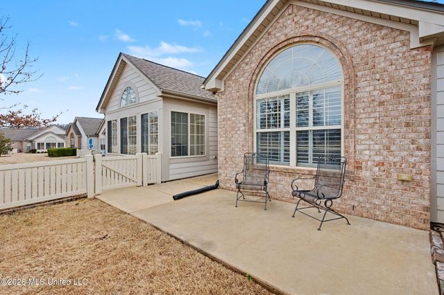 8812 Parkview Oaks Circle, Olive Branch, MS 38654