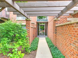 441 Kelburn Road 111, Deerfield, IL 60015
