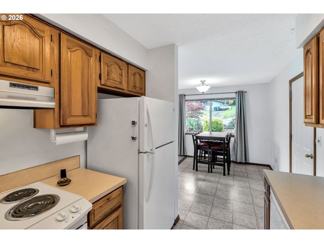 2555 HUGHES Dr, West Linn, OR 97068