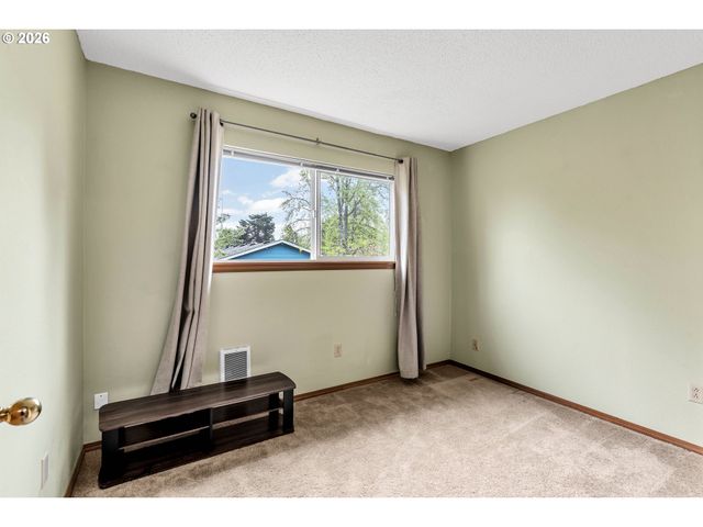 2555 HUGHES Dr, West Linn, OR 97068