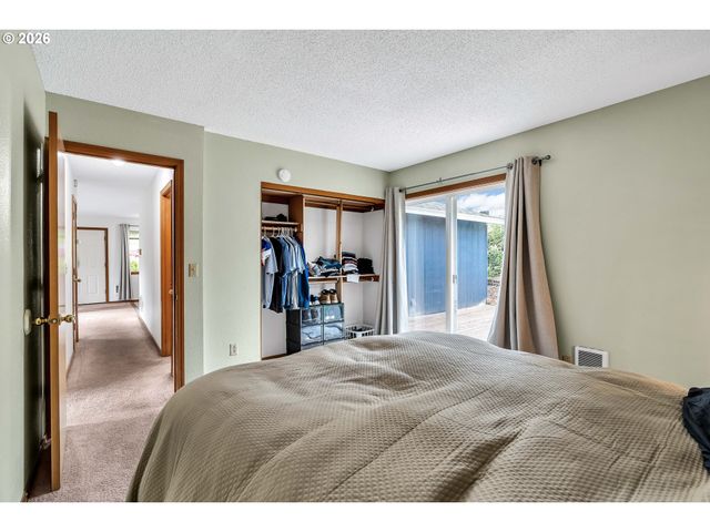 2555 HUGHES Dr, West Linn, OR 97068