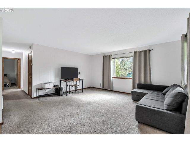 2555 HUGHES Dr, West Linn, OR 97068