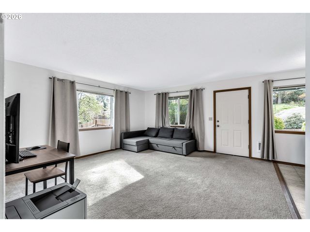 2555 HUGHES Dr, West Linn, OR 97068