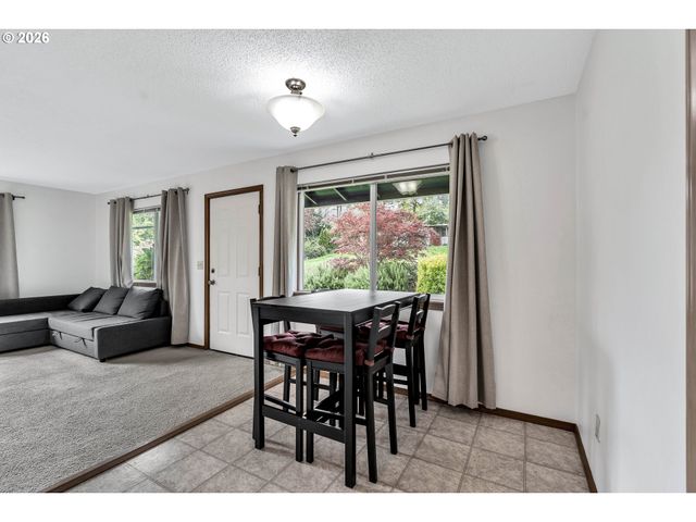 2555 HUGHES Dr, West Linn, OR 97068