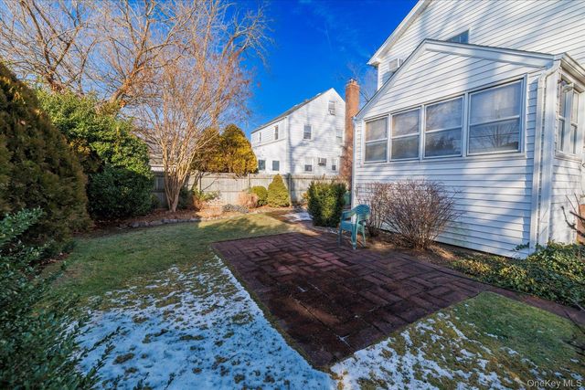 148 Amherst Road, Valley Stream, NY 11581