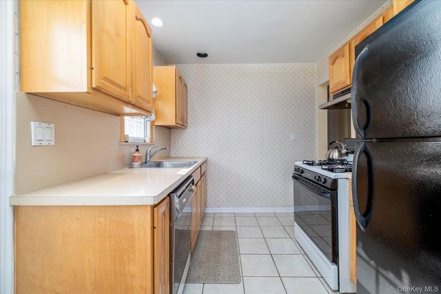 148 Amherst Road, Valley Stream, NY 11581