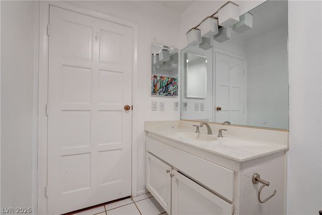 2204 Plaza Del Robles, Las Vegas, NV 89102