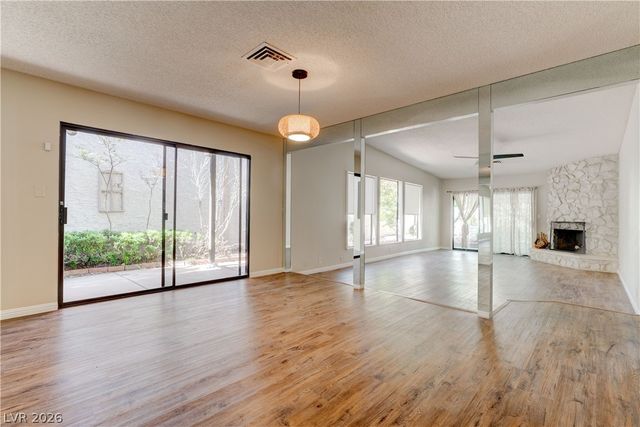 2204 Plaza Del Robles, Las Vegas, NV 89102