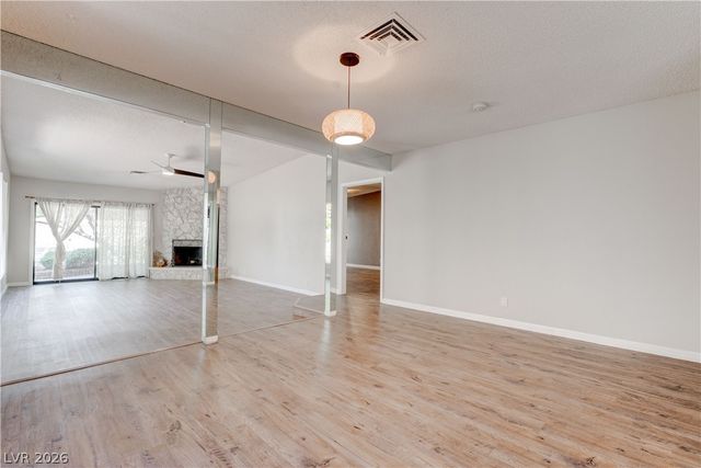 2204 Plaza Del Robles, Las Vegas, NV 89102