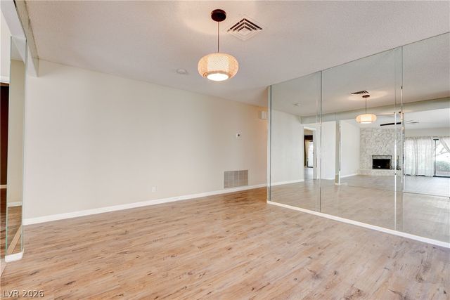 2204 Plaza Del Robles, Las Vegas, NV 89102