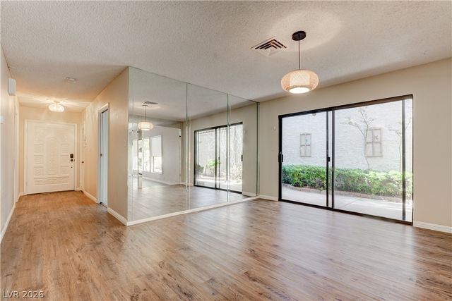 2204 Plaza Del Robles, Las Vegas, NV 89102