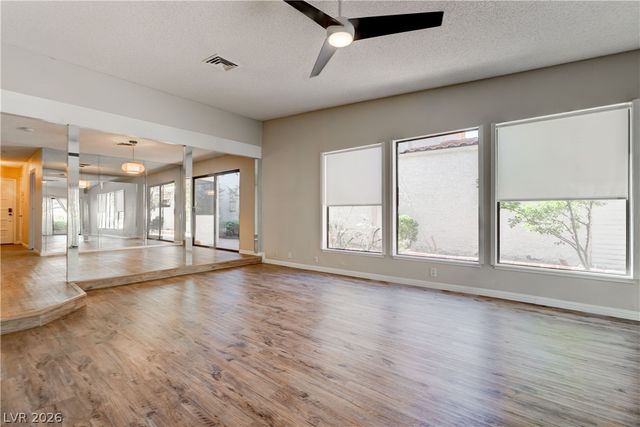 2204 Plaza Del Robles, Las Vegas, NV 89102