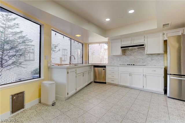 2204 Plaza Del Robles, Las Vegas, NV 89102