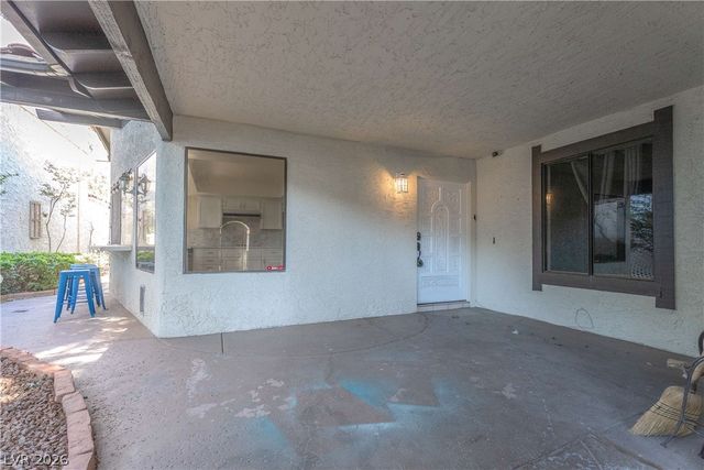 2204 Plaza Del Robles, Las Vegas, NV 89102