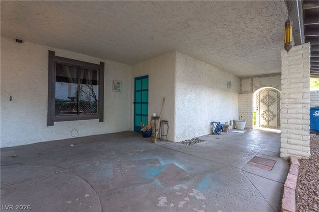2204 Plaza Del Robles, Las Vegas, NV 89102