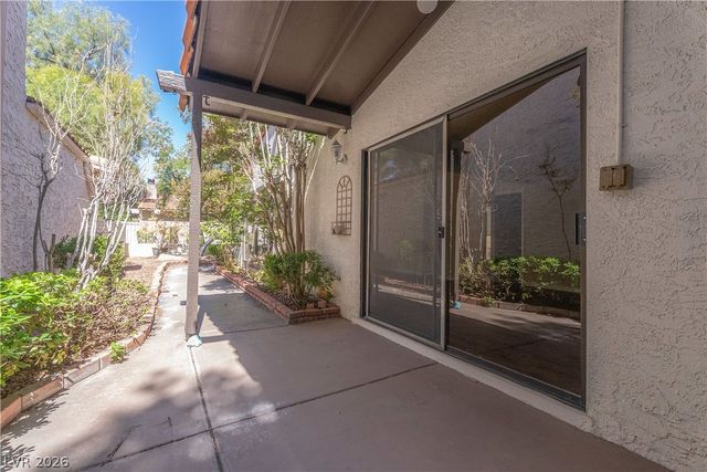 2204 Plaza Del Robles, Las Vegas, NV 89102