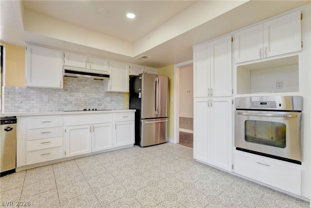 2204 Plaza Del Robles, Las Vegas, NV 89102
