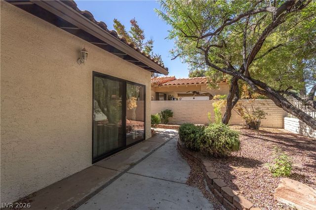 2204 Plaza Del Robles, Las Vegas, NV 89102