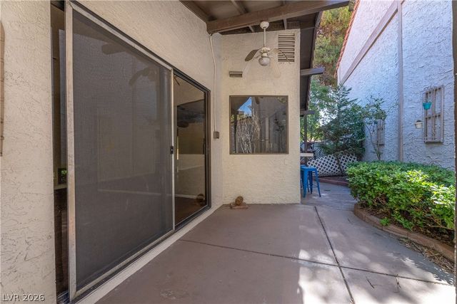 2204 Plaza Del Robles, Las Vegas, NV 89102