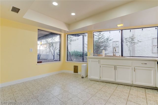 2204 Plaza Del Robles, Las Vegas, NV 89102